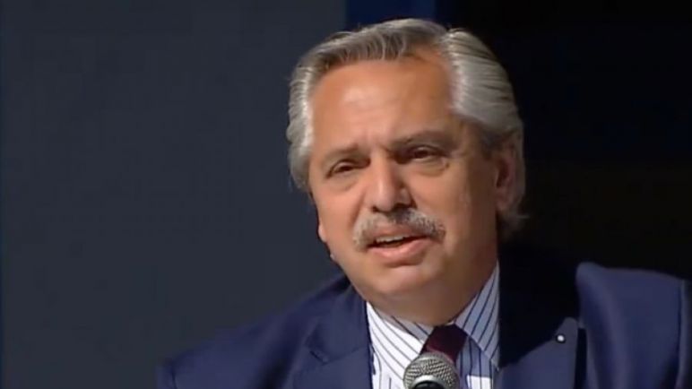 Encendido discurso del Presidente: "No me van a hacer caer"